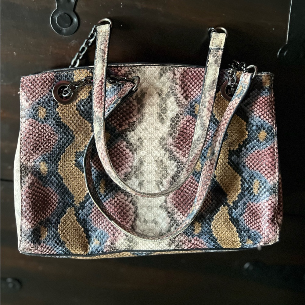 Chic Snakeskin Patterned Shoulder Bag - image 5